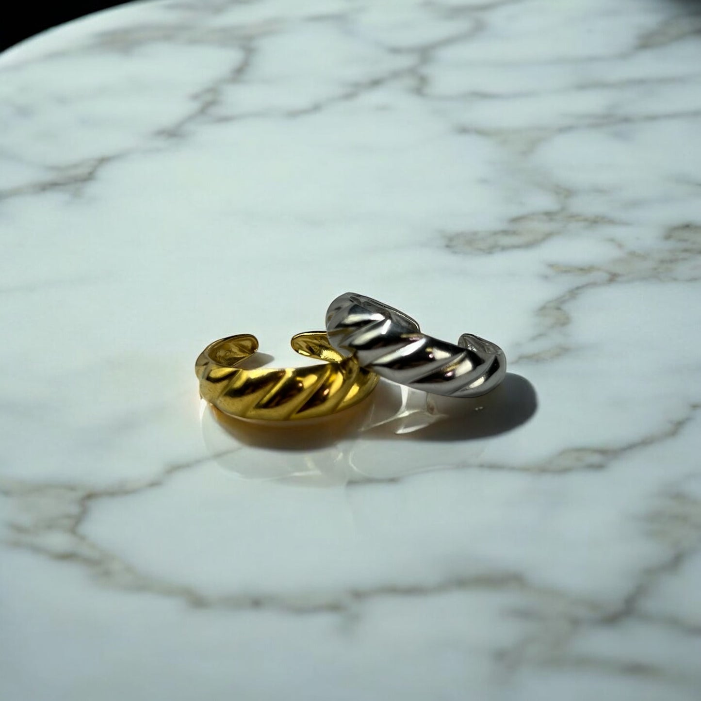 The Hilal Ring – Minimal One-Size Statement Ring | Gold