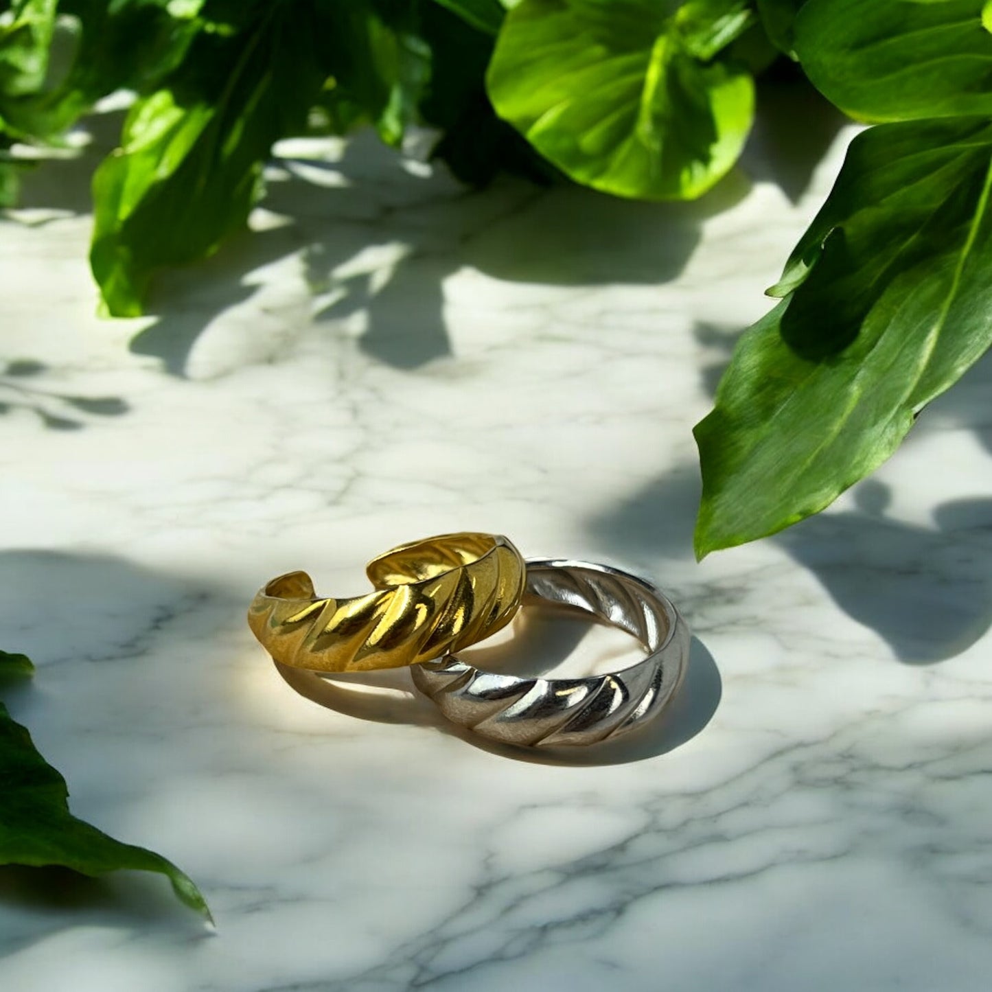 The Hilal Ring – Minimal One-Size Statement Ring | Gold