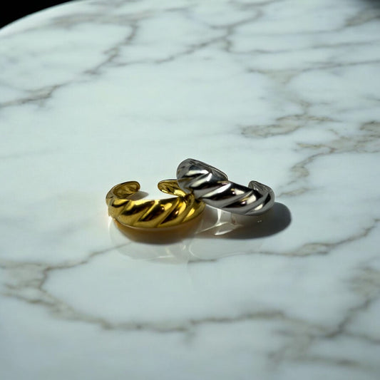The Hilal Ring – Minimal One-Size Statement Ring | Gold